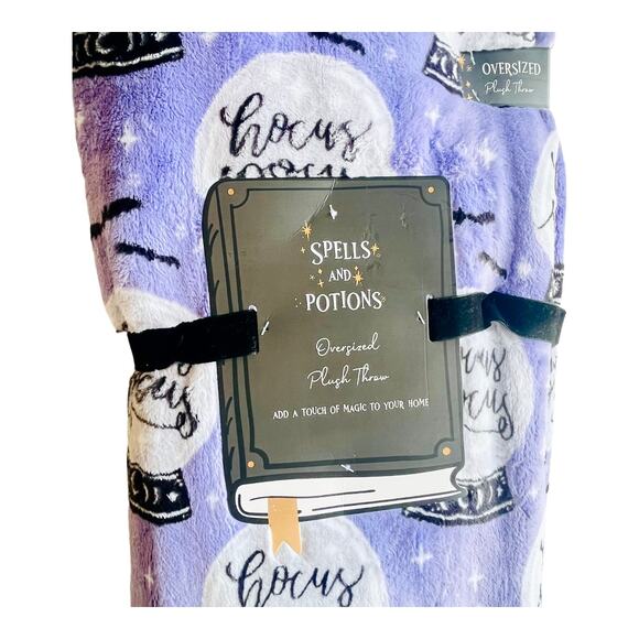 NEW Hocus Pocus THROW BLANKET LG 60x70 Purple Crystal Ball Spells & Potions - Picture 3 of 6